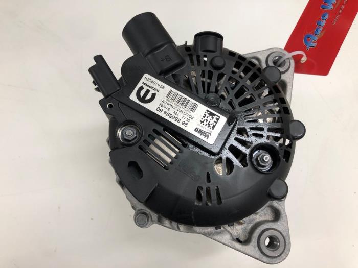 Dynamo van een Opel Mokka 1.2 Turbo 12V 2024
