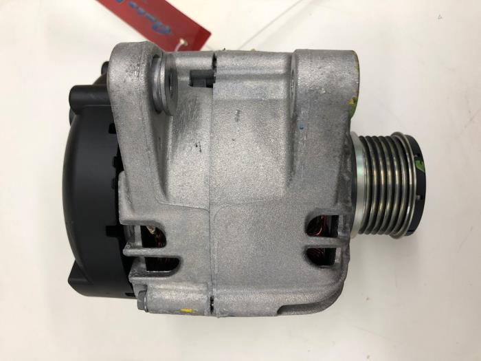 Dynamo van een Opel Mokka 1.2 Turbo 12V 2024