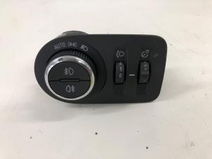 Gebruikte Licht Schakelaar Opel Mokka 1.2 Turbo 12V Prijs € 59,00 Margeregeling aangeboden door Wessel Parts & Service B.V.