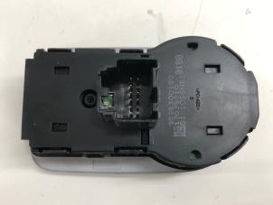 Gebruikte Licht Schakelaar Opel Mokka 1.2 Turbo 12V Prijs € 49,00 Margeregeling aangeboden door Wessel Parts & Service B.V.