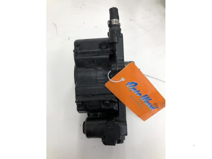 Dieselpomp van een Mercedes-Benz C Estate (S204) 2.2 C-200 CDI 16V . 2008