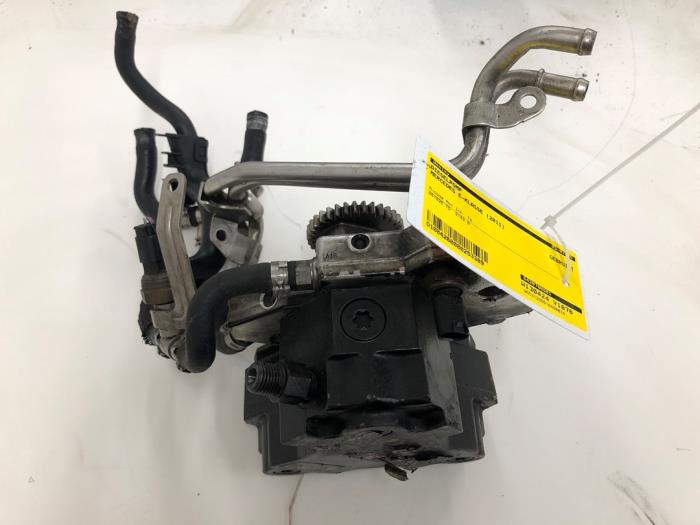 Gebruikte Dieselpomp Mercedes E (W212) E-200 CDI 16V BlueEfficiency,BlueTEC Prijs € 156,45 Margeregeling aangeboden door Wessel Parts & Service B.V.