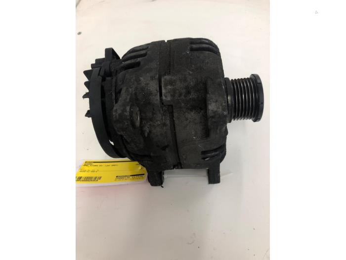 Gebruikte Dynamo Opel Vivaro 2.5 CDTI 16V Prijs € 51,45 Margeregeling aangeboden door Wessel Parts & Service B.V.