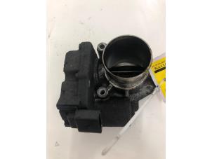 Gebruikte Gasklephuis Opel Vivaro 2.5 CDTI 16V Prijs € 39,00 Margeregeling aangeboden door Wessel Parts & Service B.V.