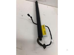 Gebruikte Kofferdekseldemper links-achter Audi A5 Sportback (F5A/F5F) 2.0 TFSI Mild Hybrid 16V Prijs € 225,00 Margeregeling aangeboden door Wessel Parts & Service B.V.