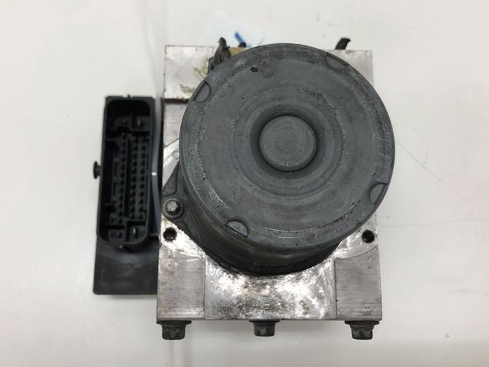 Gebruikte ABS Pomp Porsche Panamera (970) 3.0 D V6 24V Prijs € 628,95 Margeregeling aangeboden door Wessel Parts & Service B.V.