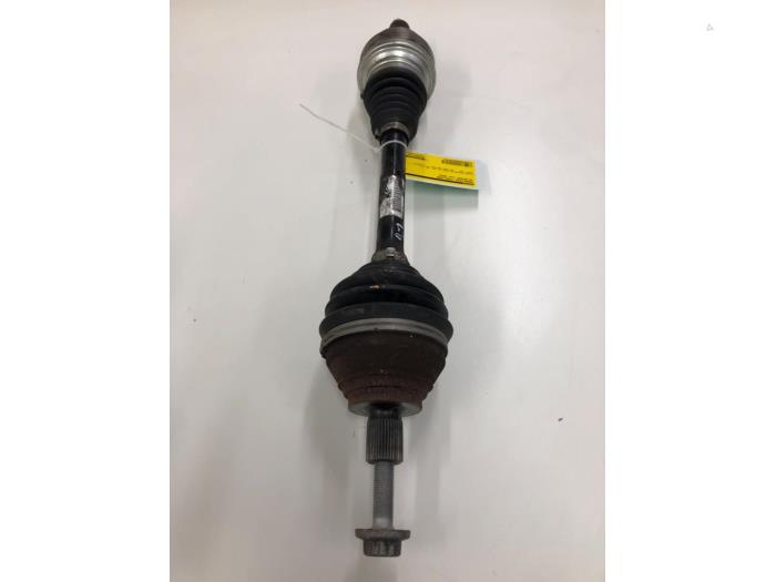Gebruikte Aandrijfas links-voor Volkswagen Arteon Shooting Brake (3HAC) 2.0 TSI 16V Prijs € 261,45 Margeregeling aangeboden door Wessel Parts & Service B.V.