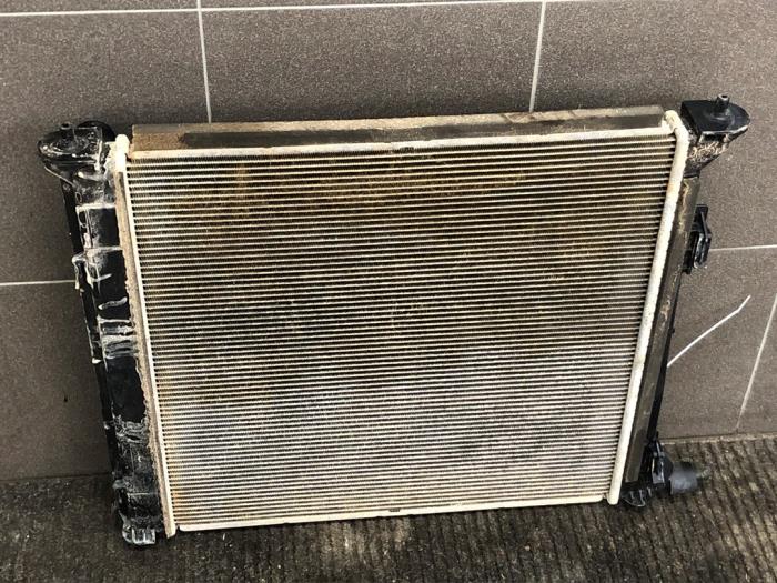 Gebruikte Radiateur Kia Sportage (QL) 1.6 CRDi 16V Eco-Dynamics+ Prijs € 51,45 Margeregeling aangeboden door Wessel Parts & Service B.V.