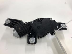 Gebruikte Ruitenwissermotor achter Kia Sportage (QL) 1.6 CRDi 16V 116 Prijs € 39,00 Margeregeling aangeboden door Wessel Parts & Service B.V.