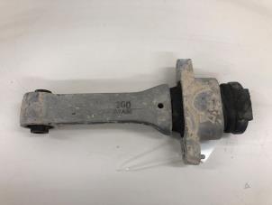 Gebruikte Versnellingsbak Steun Kia Sportage (QL) 1.6 CRDi 16V Eco-Dynamics+ Prijs € 39,00 Margeregeling aangeboden door Wessel Parts & Service B.V.