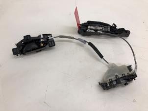 Gebruikte Slotmechaniek Portier 4Deurs rechts-voor Opel Mokka 1.5 CDTi 16V Prijs € 119,00 Margeregeling aangeboden door Wessel Parts & Service B.V.