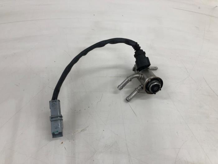 Gebruikte Adblue injector Renault Master III (EV/HV/UV/VA/VB/VD/VF/VG/VJ) 2.3 Energy dCi 180 Twin Turbo 16V FWD Prijs € 156,45 Margeregeling aangeboden door Wessel Parts & Service B.V.