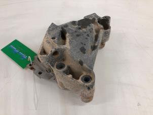 Gebruikte Motorsteun Volkswagen Passat Variant (3G5) 2.0 TDI 16V 150 Prijs € 29,00 Margeregeling aangeboden door Wessel Parts & Service B.V.