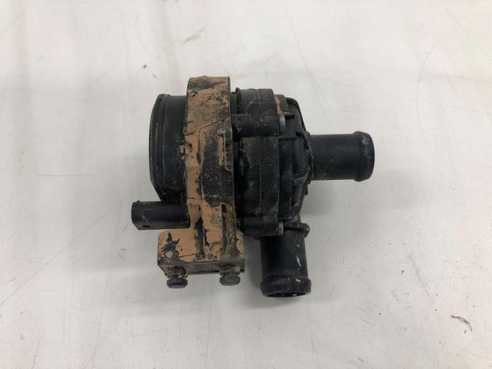 Gebruikte Waterpomp Volkswagen Passat Variant (3G5) 2.0 TDI 16V 150 Prijs € 40,95 Margeregeling aangeboden door Wessel Parts & Service B.V.