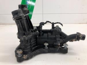 Gebruikte Thermostaat Skoda Octavia Combi (NXAC) 2.0 TDI GreenTec 16V Prijs € 79,00 Margeregeling aangeboden door Wessel Parts & Service B.V.