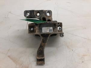 Gebruikte Motorsteun Volkswagen Passat Variant (3G5) 2.0 TDI 16V 150 Prijs € 49,00 Margeregeling aangeboden door Wessel Parts & Service B.V.