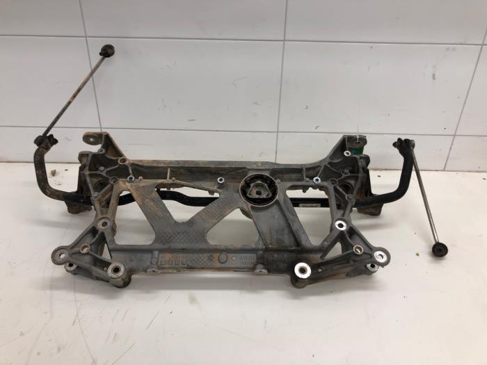 Gebruikte Subframe Volkswagen Passat Variant (3G5) 2.0 TDI 16V 150 Prijs € 156,45 Margeregeling aangeboden door Wessel Parts & Service B.V.