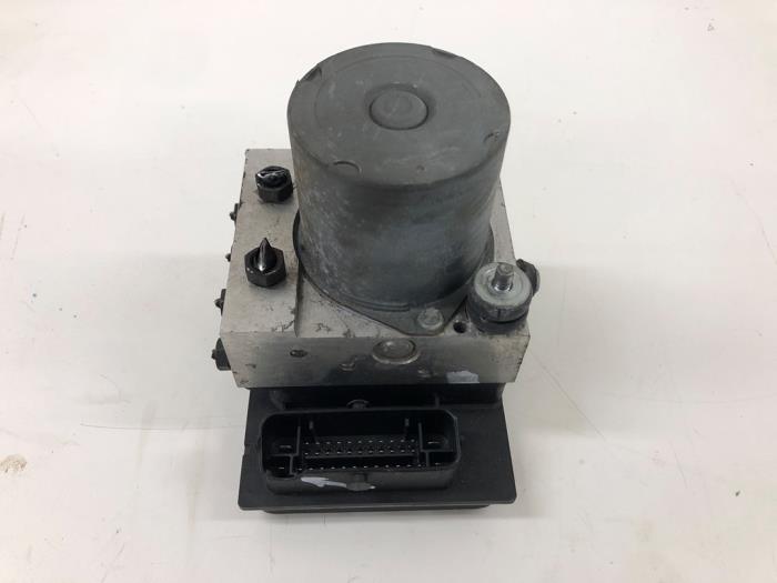 Gebruikte ABS Pomp Audi A4 Avant (B7) 2.0 TFSI 20V Prijs € 51,45 Margeregeling aangeboden door Wessel Parts & Service B.V.