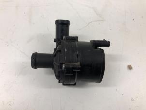 Gebruikte Waterpomp Volkswagen Polo VI (AW1) 1.0 TSI 12V Prijs € 29,00 Margeregeling aangeboden door Wessel Parts & Service B.V.