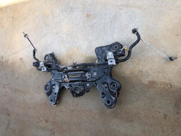 Gebruikte Subframe Peugeot 2008 (CU) 1.5 BlueHDi 100 Prijs € 103,95 Margeregeling aangeboden door Wessel Parts & Service B.V.