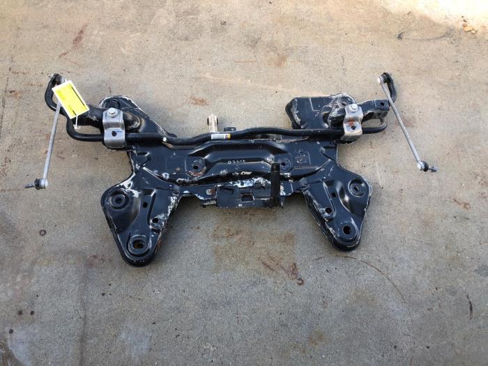 Gebruikte Subframe Peugeot 2008 (CU) 1.5 BlueHDi 100 Prijs € 103,95 Margeregeling aangeboden door Wessel Parts & Service B.V.