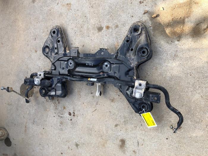 Subframe van een Peugeot 2008 (CU) 1.2 12V e-THP PureTech 130 2019