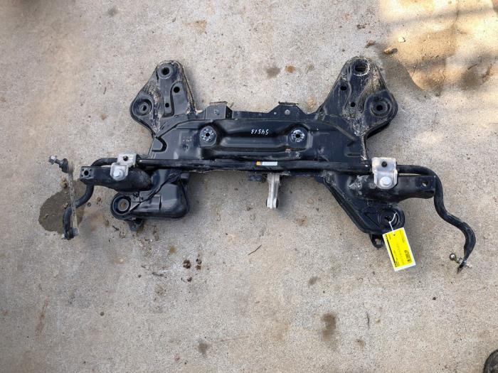 Gebruikte Subframe Peugeot 2008 (CU) 1.2 12V e-THP PureTech 130 Prijs € 103,95 Margeregeling aangeboden door Wessel Parts & Service B.V.