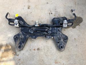 Subframe van een Peugeot 2008 (CU) 1.2 12V e-THP PureTech 130 2019