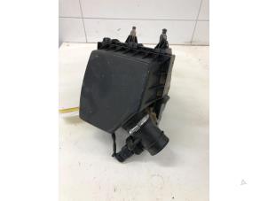Gebruikte Luchtfilterhuis Opel Corsa E 1.4 16V Prijs € 79,00 Margeregeling aangeboden door Wessel Parts & Service B.V.