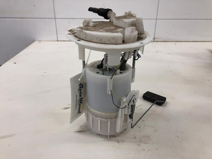Gebruikte Tank element Pomp Peugeot 208 I (CA/CC/CK/CL) 1.2 Vti 12V PureTech Prijs € 61,95 Margeregeling aangeboden door Wessel Parts & Service B.V.