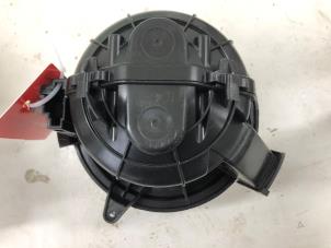 Gebruikte Kachel Ventilatiemotor Opel Crossland (X) 1.2 Turbo 12V Prijs € 49,00 Margeregeling aangeboden door Wessel Parts & Service B.V.