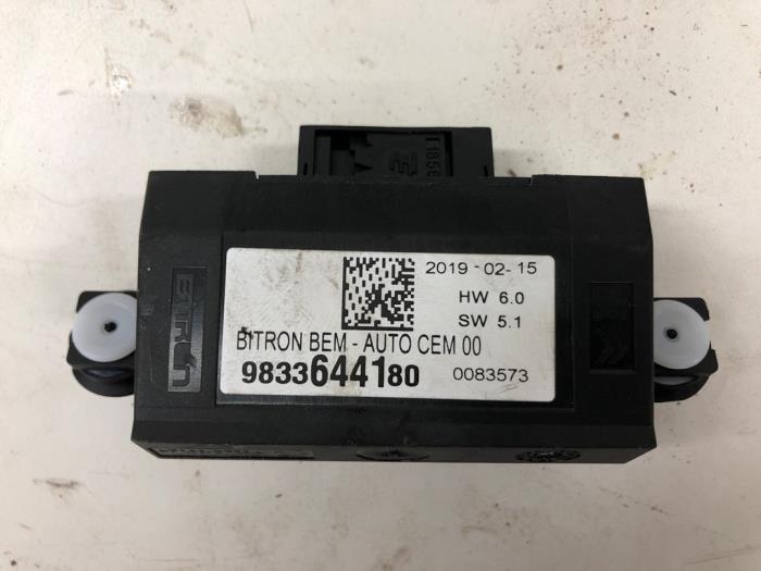 Gebruikte Computer Diversen Opel Grandland (X) 1.6 Turbo 16V Hybrid4 Prijs € 40,95 Margeregeling aangeboden door Wessel Parts & Service B.V.