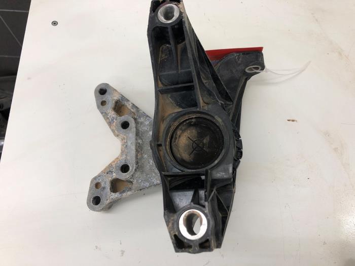 Motorsteun van een Opel Grandland (X) 1.2 Turbo 12V 2023