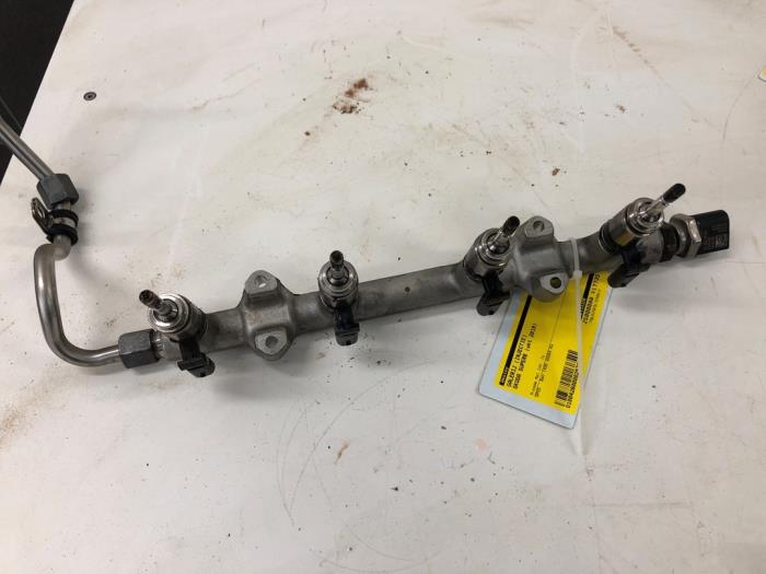 Gebruikte Injector brug Skoda Superb Combi (3V5) 1.5 TSI Evo 16V Prijs € 82,95 Margeregeling aangeboden door Wessel Parts & Service B.V.