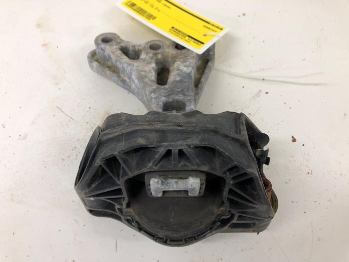Gebruikte Motorsteun Peugeot 208 I (CA/CC/CK/CL) 1.2 Vti 12V PureTech Prijs € 30,45 Margeregeling aangeboden door Wessel Parts & Service B.V.