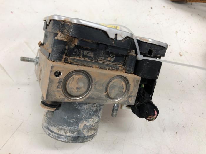 Gebruikte ABS Pomp Opel Grandland (X) 1.6 Turbo 16V Hybrid Prijs op aanvraag aangeboden door Wessel Parts & Service B.V.