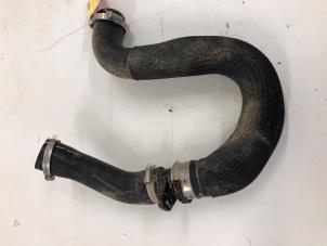 Gebruikte Intercooler Slang Opel Grandland (X) 1.6 Turbo 16V Hybrid Prijs € 39,00 Margeregeling aangeboden door Wessel Parts & Service B.V.