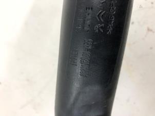 Gebruikte Intercooler Buis Opel Grandland (X) 1.6 Turbo 16V Hybrid Prijs € 49,00 Margeregeling aangeboden door Wessel Parts & Service B.V.