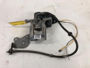 Gebruikte Remklauw (Tang) rechts-achter Opel Grandland (X) 1.6 Turbo 16V Hybrid Prijs € 69,00 Margeregeling aangeboden door Wessel Parts & Service B.V.