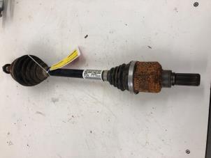 Gebruikte Homokineetas links-voor Opel Grandland (X) 1.6 Turbo 16V Hybrid Prijs € 289,00 Margeregeling aangeboden door Wessel Parts & Service B.V.