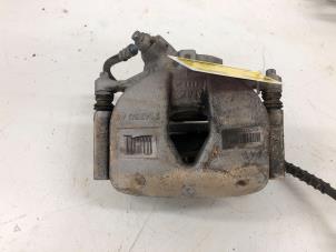 Gebruikte Remklauw (Tang) rechts-voor Opel Grandland (X) 1.6 Turbo 16V Hybrid Prijs € 39,00 Margeregeling aangeboden door Wessel Parts & Service B.V.