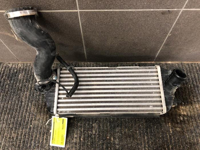 Gebruikte Intercooler Kia Carens IV (RP) 1.7 CRDi 16V Prijs € 131,25 Margeregeling aangeboden door Wessel Parts & Service B.V.
