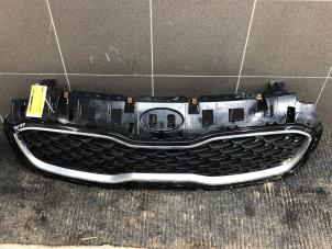 Gebruikte Grille Kia Sportage (QL) 1.6 GDI 132 16V 4x2 Prijs € 199,00 Margeregeling aangeboden door Wessel Parts & Service B.V.