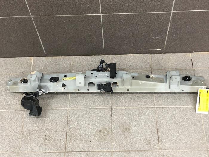 Gebruikte Frontpaneel Nissan Micra (K14) 1.0 IG-T 100 Prijs € 93,45 Margeregeling aangeboden door Wessel Parts & Service B.V.