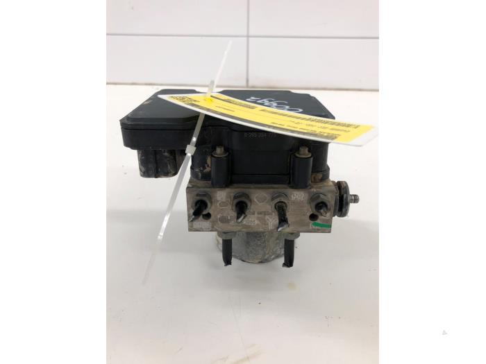 Gebruikte ABS Pomp Nissan NV 200 (M20M) 1.5 dCi 90 Prijs € 131,25 Margeregeling aangeboden door Wessel Parts & Service B.V.