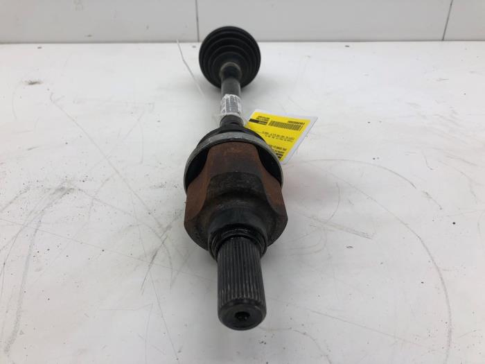 Gebruikte Aandrijfas links-voor Opel Combo Cargo 1.5 CDTI 130 Prijs € 103,95 Margeregeling aangeboden door Wessel Parts & Service B.V.