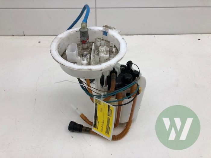 Gebruikte Tank element Pomp BMW X1 (F48) sDrive 20i 2.0 16V Twin Power Turbo Prijs € 103,95 Margeregeling aangeboden door Wessel Parts & Service B.V.