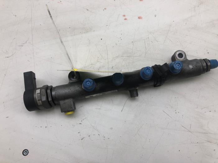 Gebruikte Injector brug Porsche Cayenne II (92A) 4.2 S Diesel V8 32V Prijs € 61,95 Margeregeling aangeboden door Wessel Parts & Service B.V.