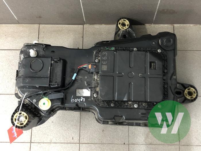 Gebruikte Adblue tank Opel Combo Cargo 1.5 CDTI 130 Prijs € 523,95 Margeregeling aangeboden door Wessel Parts & Service B.V.