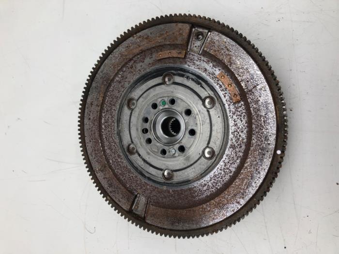 Gebruikte Vliegwiel dubbele massa Opel Vivaro 2.0 Diesel 145 Prijs € 261,45 Margeregeling aangeboden door Wessel Parts & Service B.V.